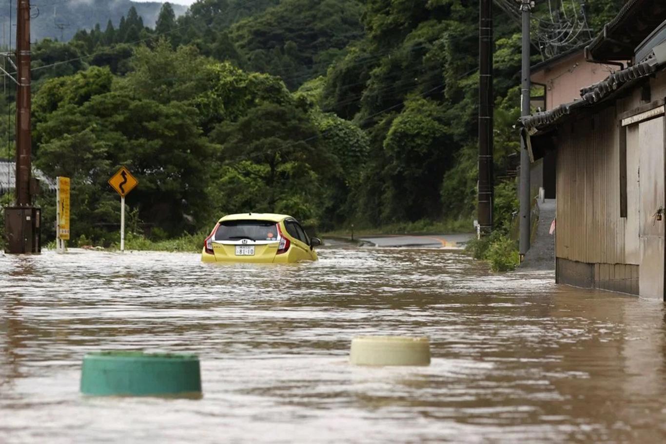 Japonya'nın güneyinde sel: 40 kişi hayatını kaybetti